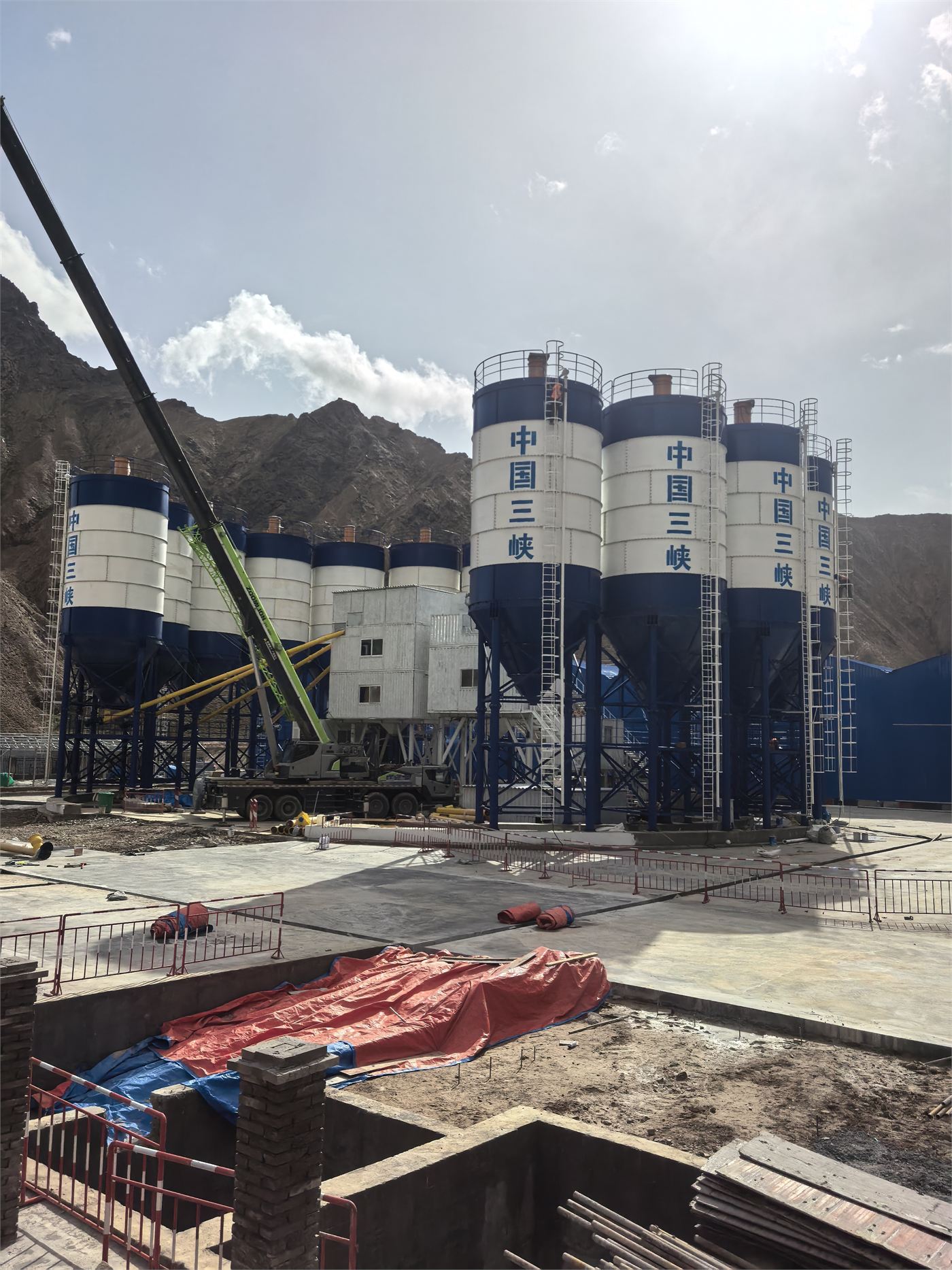 UAE cement silo project for a concrete batching plant