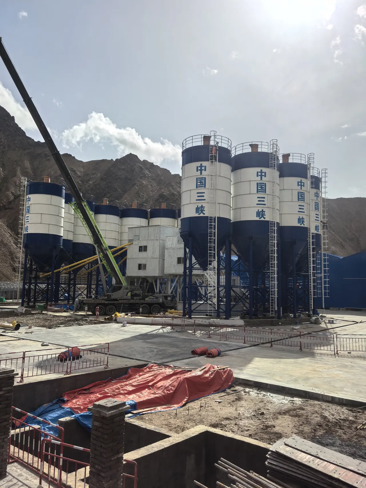 Multiple bolted cement silos during site installation